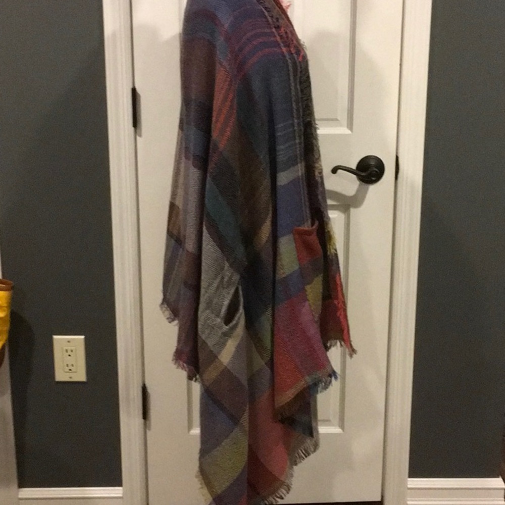 Plaid poncho/wrap - Picture 4 of 7